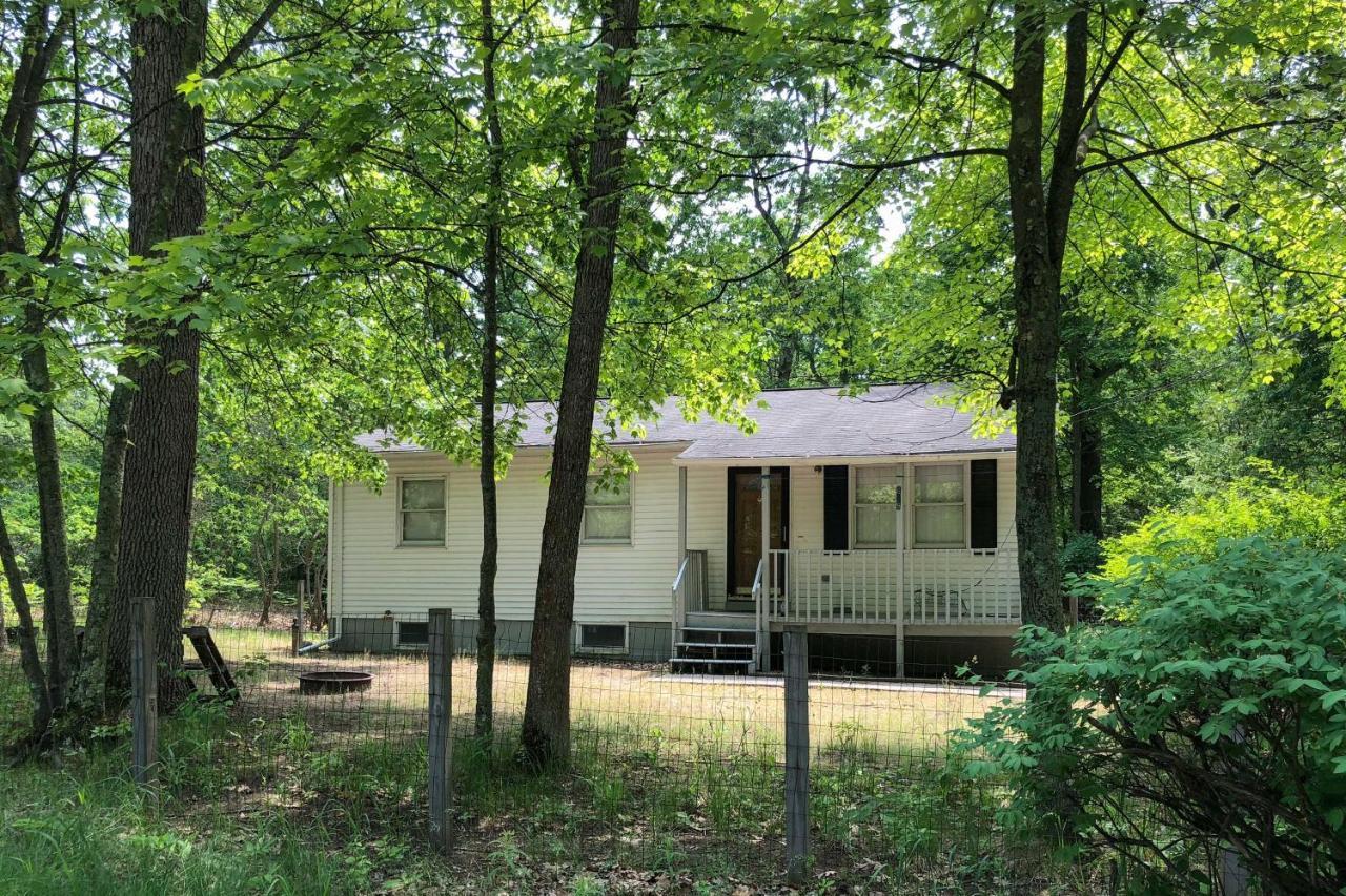 Wooded Twin Lakes Retreat 13 Mi To Lake Michigan! Bagian luar foto