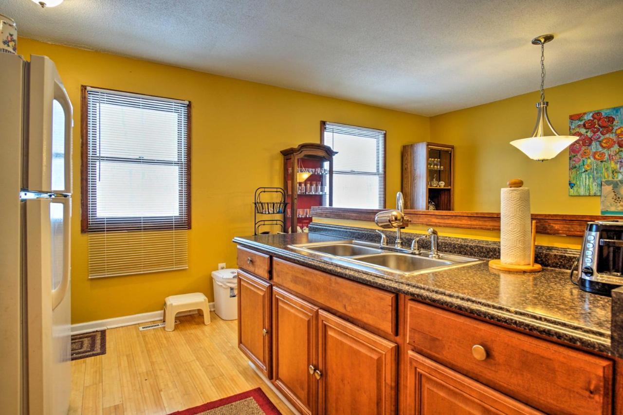 Wooded Twin Lakes Retreat 13 Mi To Lake Michigan! Bagian luar foto